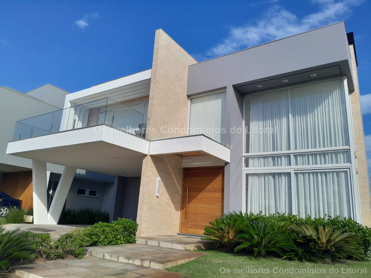 SOBRADO MOBILIADO E DECORADO À VENDA NO CONDOMÍNIO CAPÃO ILHAS RESORT | 315 m² | 4 SUÍTES | Capão da Canoa — Capão da Canoa