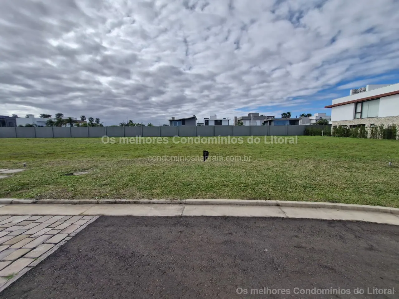 LOTE À VENDA NO CONDOMÍNIO LÓTUS | 450 m² | ATLÂNTIDA — Xangri-lá
